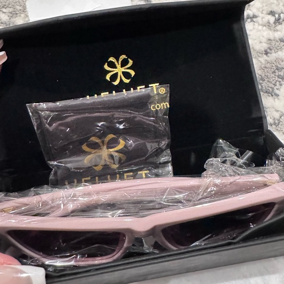 Velvet ‘Helen’ Lavender Blush Sunglasses main image 9